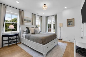 WiFi, bed sheets - East Nash Luxe Minutes to Nissan Stadium & Five Points (Nashville)
