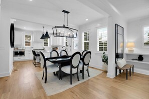 Dining - East Nash Luxe Minutes to Nissan Stadium & Five Points (Nashville)