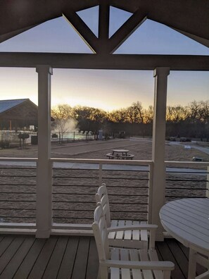 Outdoor dining - Family Cabin Retreat | Loft, Pool & Fire Pit (Hutto)