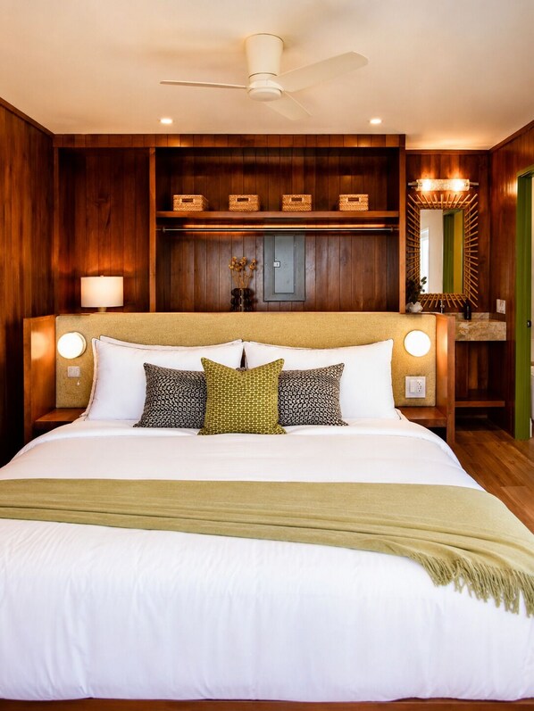Studio, 1 King Bed, Non Smoking | Free WiFi