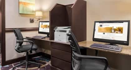 1BR Queen Suite w/ Kitchen | Free Breakfast + Pool