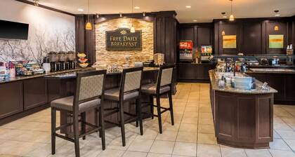 1BR Queen Suite w/ Kitchen | Free Breakfast + Pool