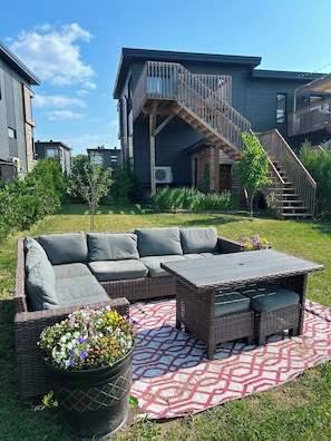Outdoor dining - Semi-detached home with a view of the river (Château-Richer)