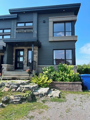 Exterior - Semi-detached home with a view of the river (Château-Richer)