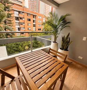 Outdoor dining - Near Provence • 24/7 Security Balcony• Fast Wi-Fi (Medellín)