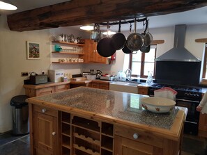 Private kitchen - Beautiful coastal Devon family house, near beach. Now re-open for bookings (Welcombe)