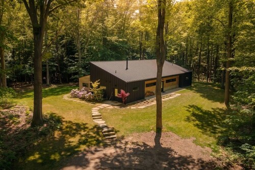 Serene Scandi Cabin in the Woods 2 mins to Beach