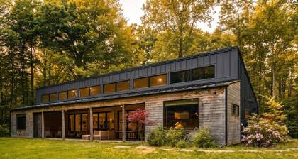 Serene Scandi Cabin in the Woods 2 mins to Beach