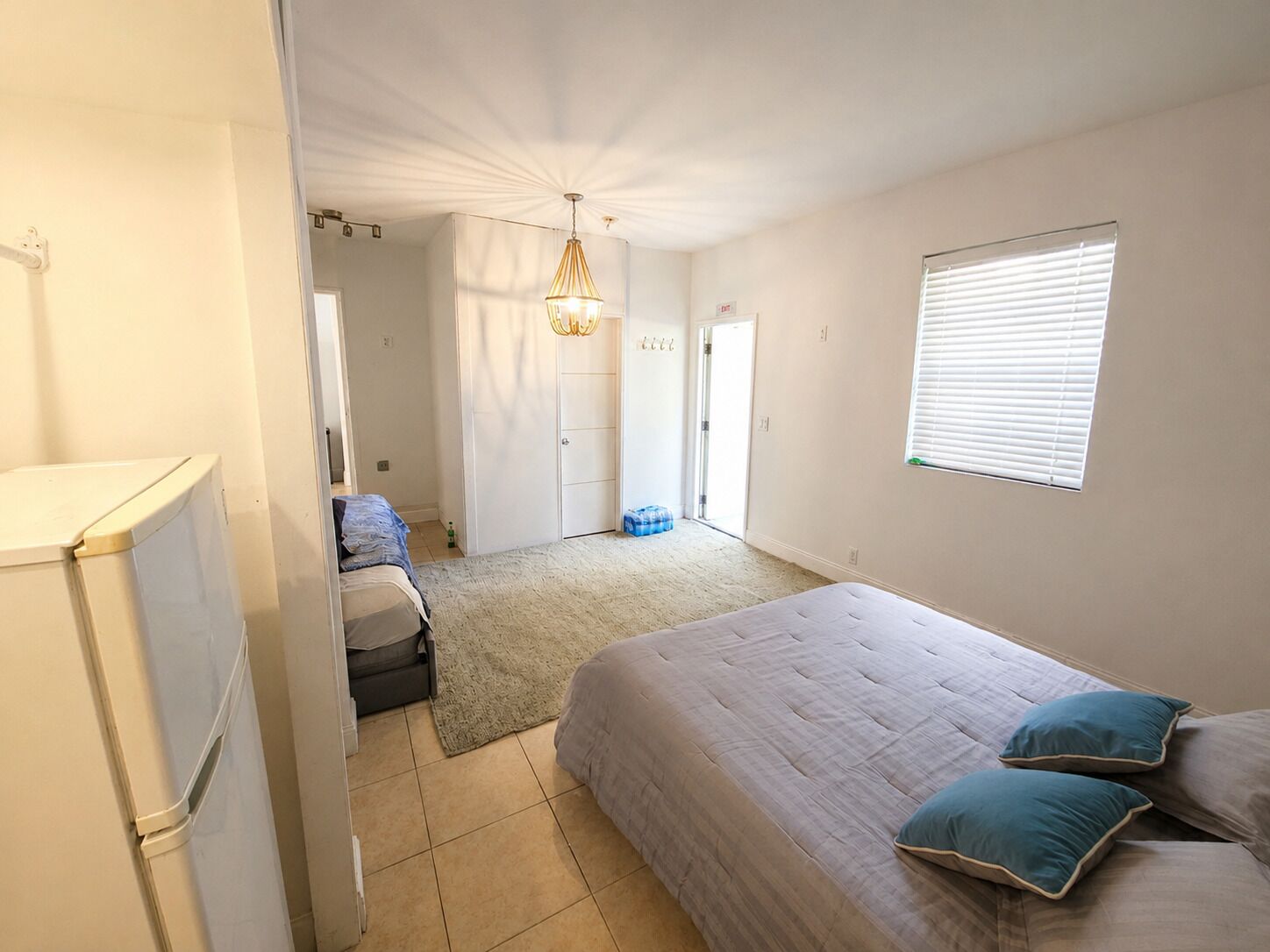 2 bedrooms, iron/ironing board, internet, bed sheets