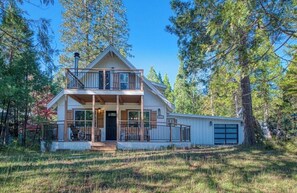 Exterior - Fantastic 5-bedroom cabin in North Fork perfect for relaxing getaways (North Fork)