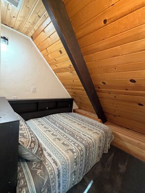 Free WiFi, bed sheets - Fantastic 5-bedroom cabin in North Fork perfect for relaxing getaways (North Fork)