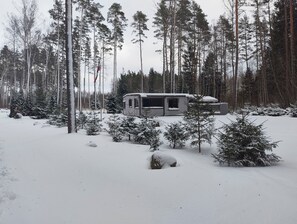 Exterior - Private Lakeside Guest House – Peaceful Long-Term Stay in Latvia (Mežrozītes)