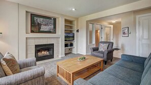 A living room with a fireplace, a sofa, a coffee table, and a television. - BARGAIN! -- Up to 8 @ Swan Mtn. Resort Keystone/Dillon 8/8-15 - 40% off 6+ nites (Keystone)