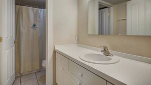 Bathroom - BARGAIN! -- Up to 8 @ Swan Mtn. Resort Keystone/Dillon 8/8-15 - 40% off 6+ nites (Keystone)