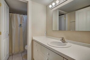 Bathroom - BARGAIN! -- Up to 8 @ Swan Mtn. Resort Keystone/Dillon 8/8-15 - 40% off 6+ nites (Keystone)