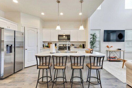 Eagle Mountain 3BR - Work Space - Pet-Friendly