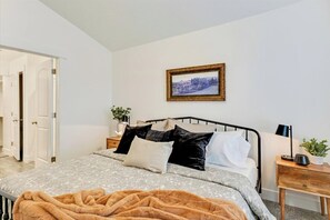 Room - Eagle Mountain 3BR - Work Space - Pet-Friendly (Eagle Mountain)