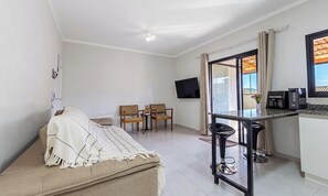 Apartamento básico | Área de estar | Smart TV 40 polegadas com canais digitais