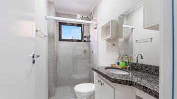 Apartamento básico | Banheiro