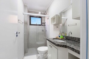 Apartamento básico | Banheiro | Chuveiro 