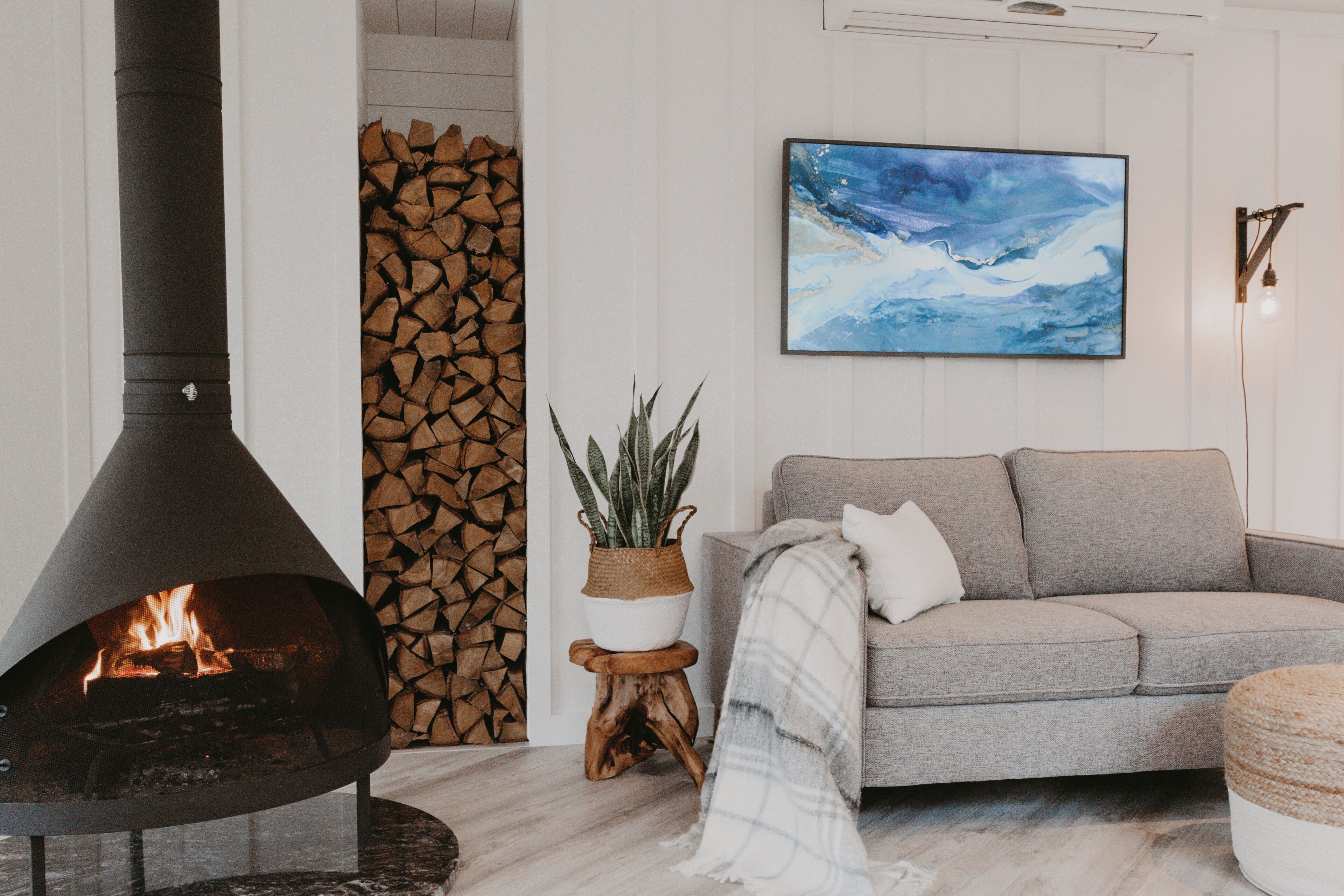 Smart TV, fireplace, stereo