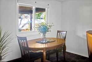 Dining - Spacious 4-bedroom house with AC in Gorgeous West Hempstead (West Hempstead)
