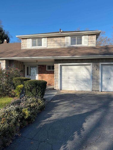 Spacious 4-bedroom house with AC in Gorgeous West Hempstead
