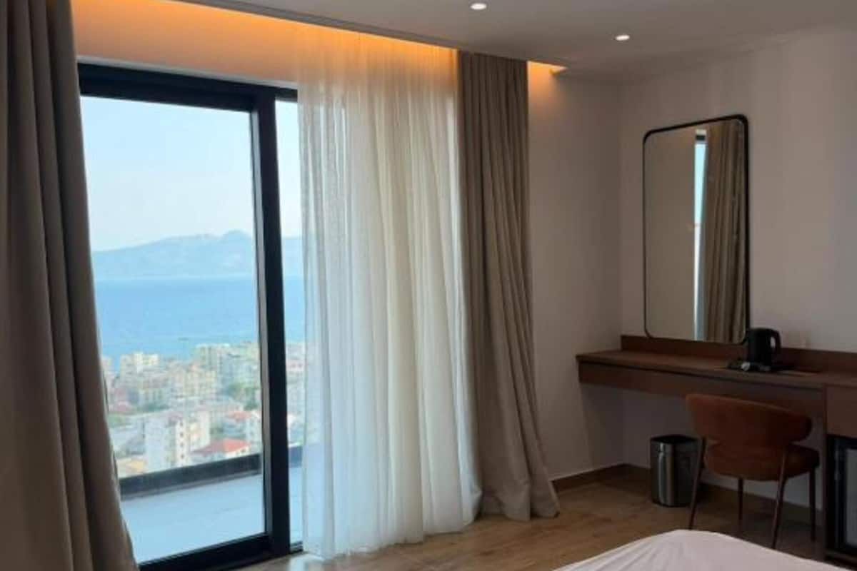 Habitación doble Deluxe, balcón, vista al mar | Wifi gratis