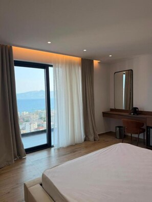 Phòng đôi Deluxe, ban công, quang cảnh biển | Truy cập Internet không dây miễn phí 