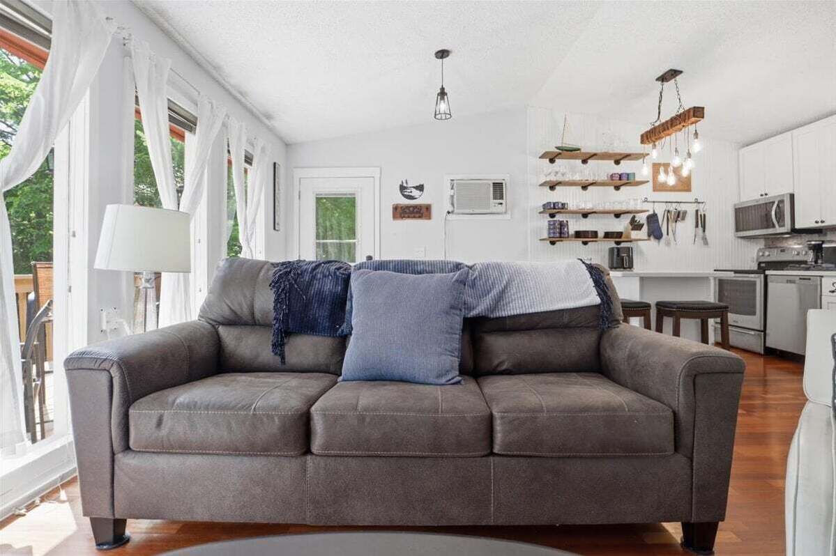 House, Multiple Beds (Moonlight Getaway) | Living area