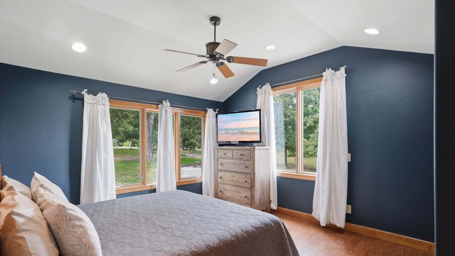 Private Heated Pool, Sleeps 18, Game Room & Outdoor Living