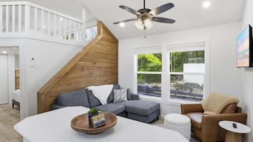 Ferienhaus, Mehrere Betten, Terrasse (Oasis at Hillstone) | Wohnbereich