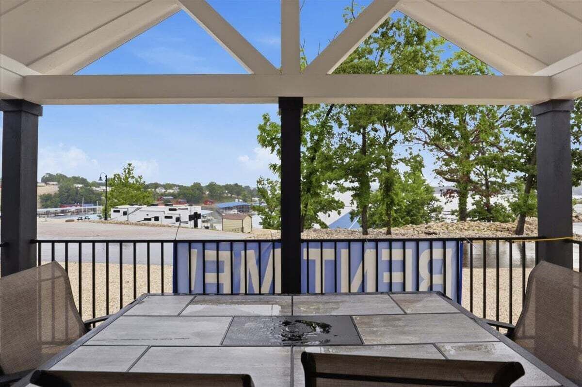 Casa, varias camas, patio (Oasis at Hillstone) | Restaurante al aire libre