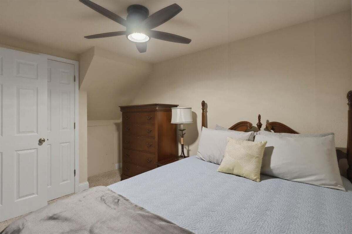 House, Multiple Beds (Sioux Trails Sunsets) | 4 bedrooms, individually decorated, individually furnished, bed sheets