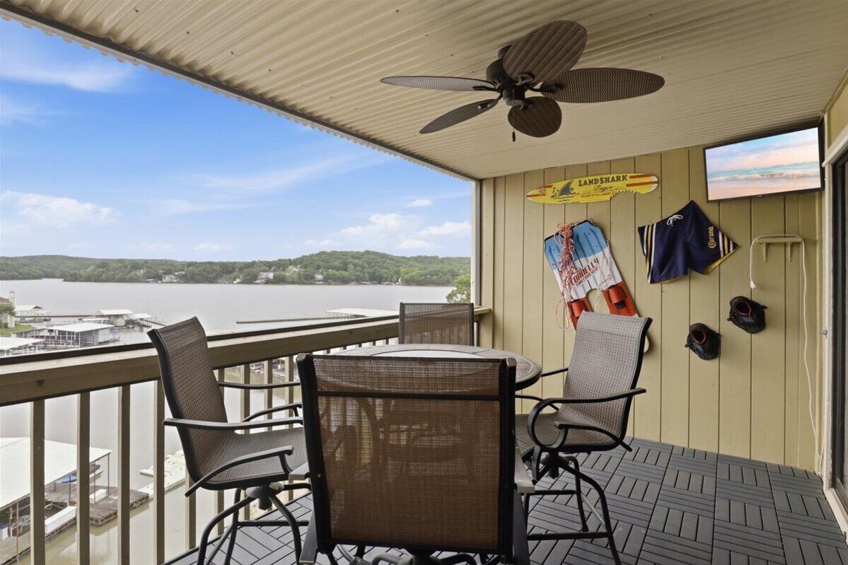 Apartamento, varias camas (Bay Point Bliss) | Restaurante al aire libre