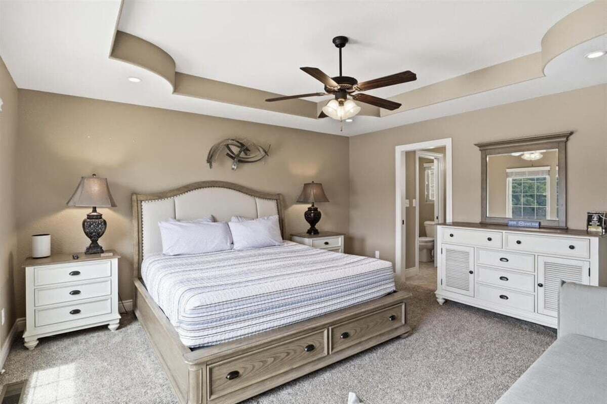 House, Multiple Beds, Hot Tub (Bulldog Lake House)