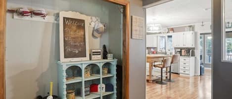 House, Multiple Beds (Place Loto) | Interior
