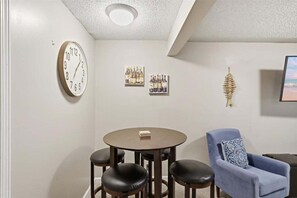 Unclassified image, 2 of 55, button - Amazing Glaize - Spacious Lakefront Home in Osage Beach (Osage Beach)