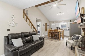 Unclassified image, 3 of 55, button - Amazing Glaize - Spacious Lakefront Home in Osage Beach (Osage Beach)