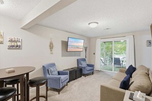 Unclassified image, 4 of 55, button - Amazing Glaize - Spacious Lakefront Home in Osage Beach (Osage Beach)