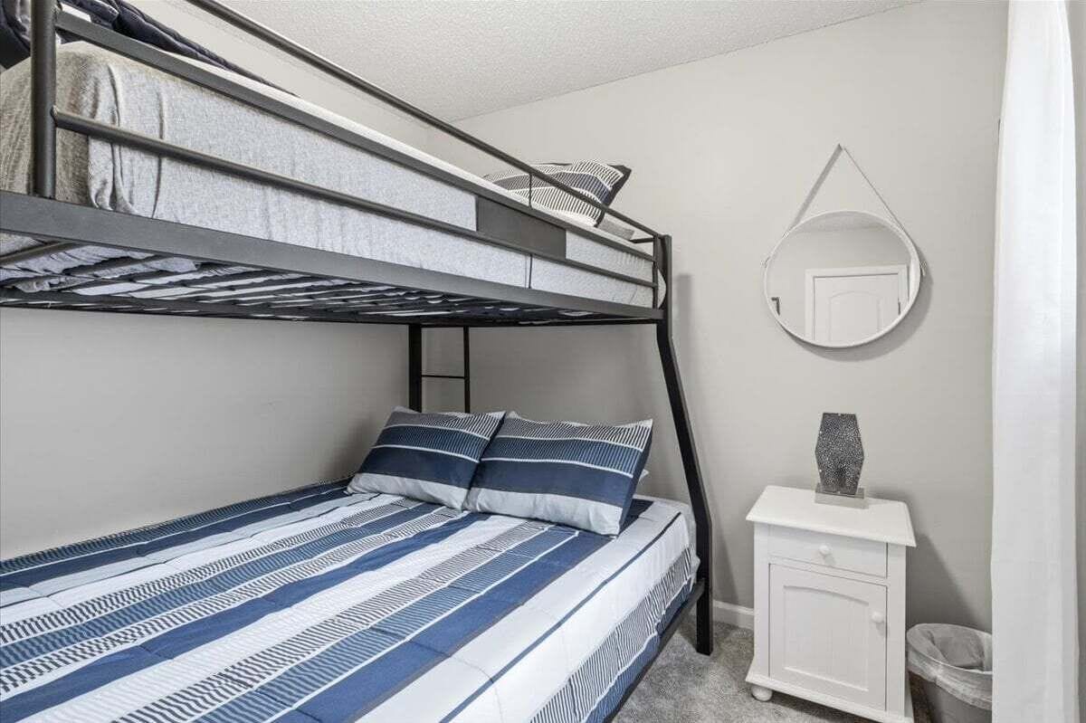 House, Multiple Beds (Amazing Glaize)
