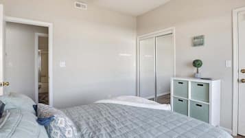 Condo, Multiple Beds (Lake it Easy)