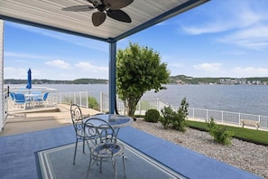 Outdoor dining - Lakefront Updated Condo at 2mm w/ 2 Pools, Hot Tub, Boat Slip (Lake Ozark)