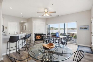 Dining - Lakefront Updated Condo at 2mm w/ 2 Pools, Hot Tub, Boat Slip (Lake Ozark)