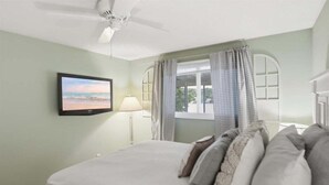 Room - Lakefront Retreat at 10mm w/ Dock & Sunroom (Sunrise Beach)