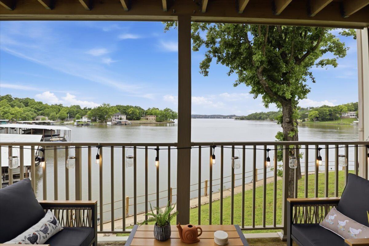 Apartamento, varias camas (Enchanted Waters) | Vistas al lago