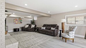 Nhà, nhiều giường (Scenic Circle Retreat) | Nội thất