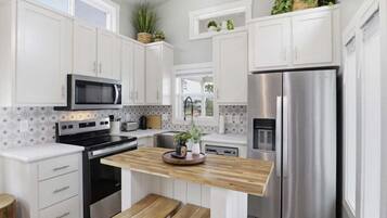 House, Multiple Beds (Lookout at Hillstone) | Private kitchen