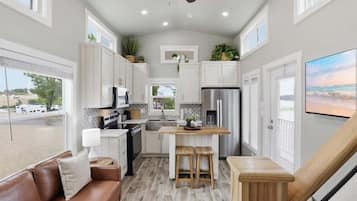 House, Multiple Beds, Patio (Lookout at Hillstone) | Private kitchen