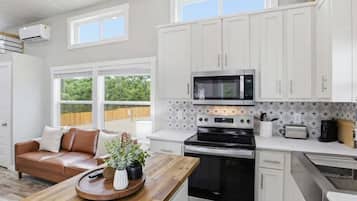 House, Multiple Beds (Lookout at Hillstone) | Private kitchen